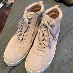 Vionic high tops suede sneakers